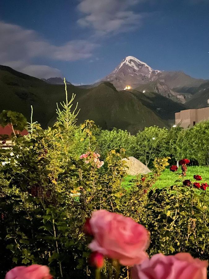 Hotel Piligrim Kazbegi Esterno foto