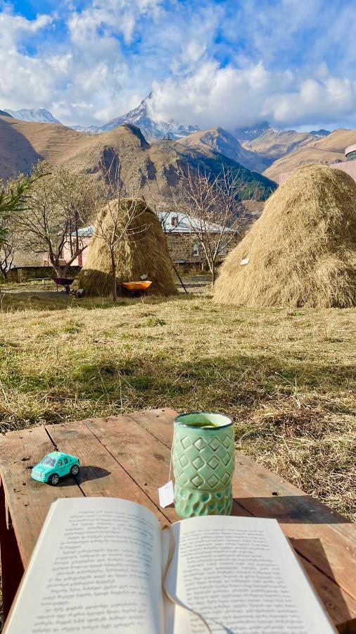 Hotel Piligrim Kazbegi Esterno foto