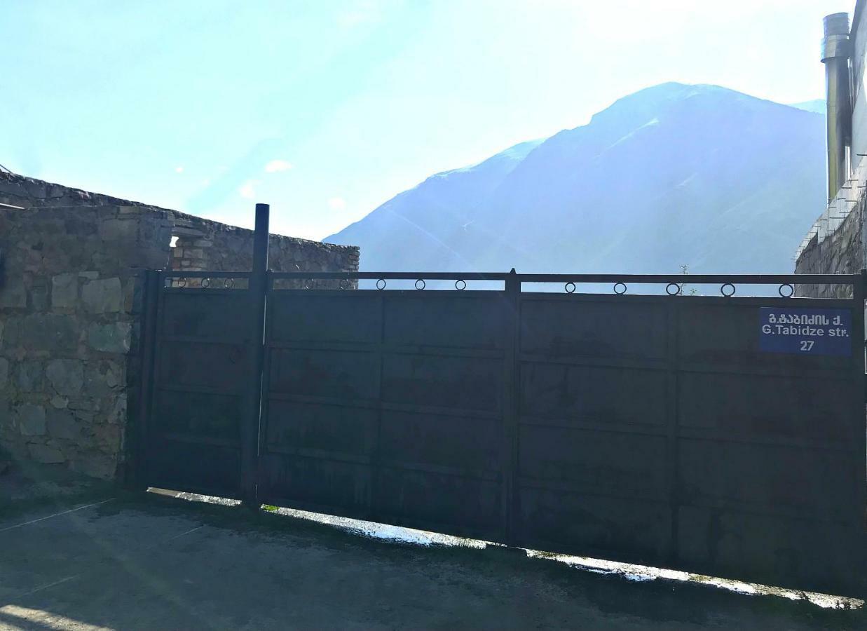 Hotel Piligrim Kazbegi Esterno foto