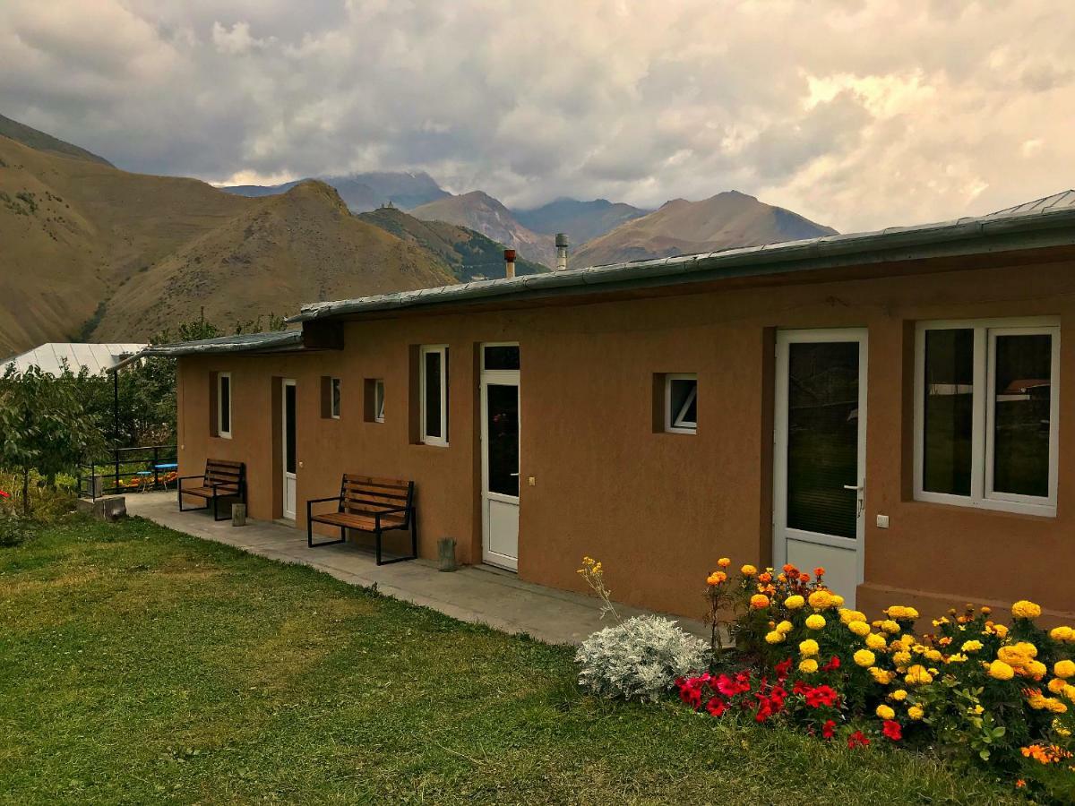 Hotel Piligrim Kazbegi Esterno foto