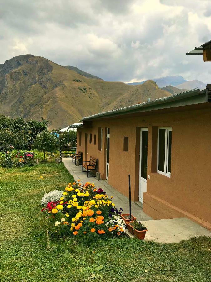 Hotel Piligrim Kazbegi Esterno foto